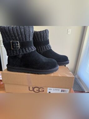 UGG Australia Women's CAMBRIDGE Black Sheepskin Buckle Boots Size 6